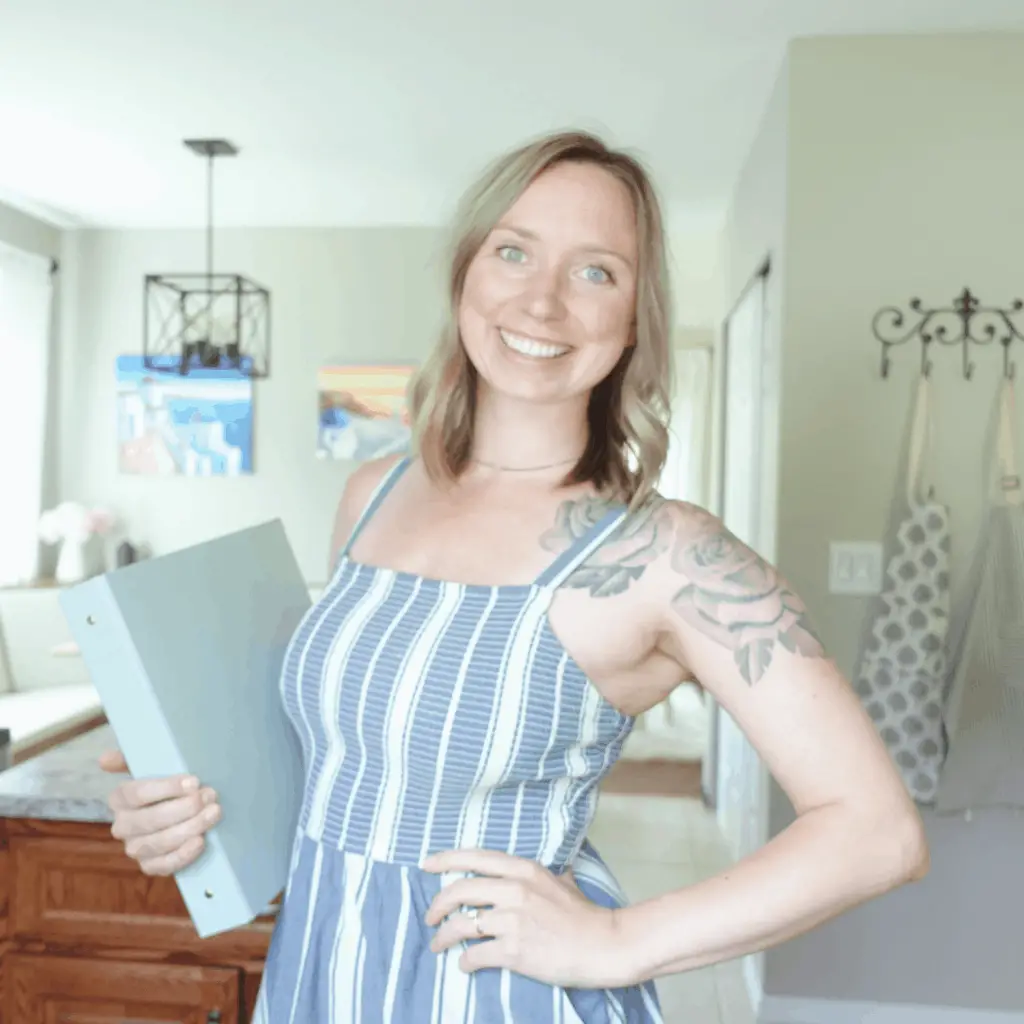 busy mom with her meal plan binder and a blue and white striped dress