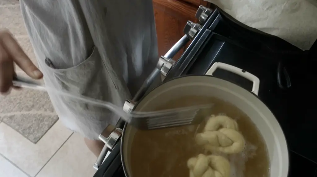 pretzels inside boiling water